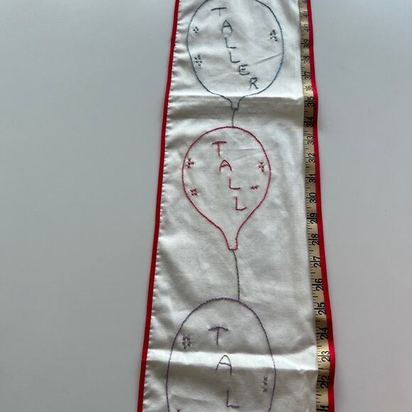 Embroidered clown growth chart - Picture 2 of 12